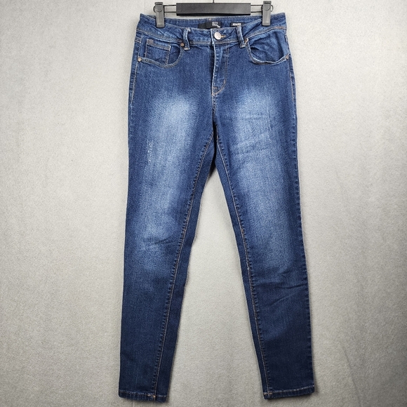 1822 Denim Denim - 1822 Adrianna Classic Blue Denim Cropped Jeans Faded Style Some Stretch Size 8